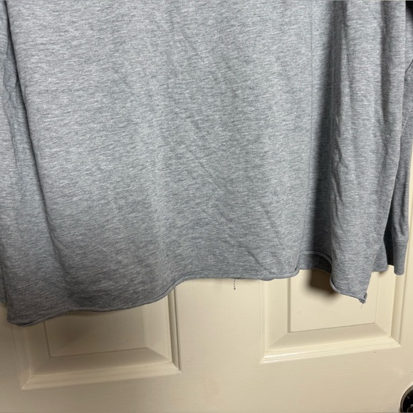 Vineyard Vines Men's Large Heather Gray Skiing Whale Long Sleeve Graphic T-Shirt - Picture 3 of 9